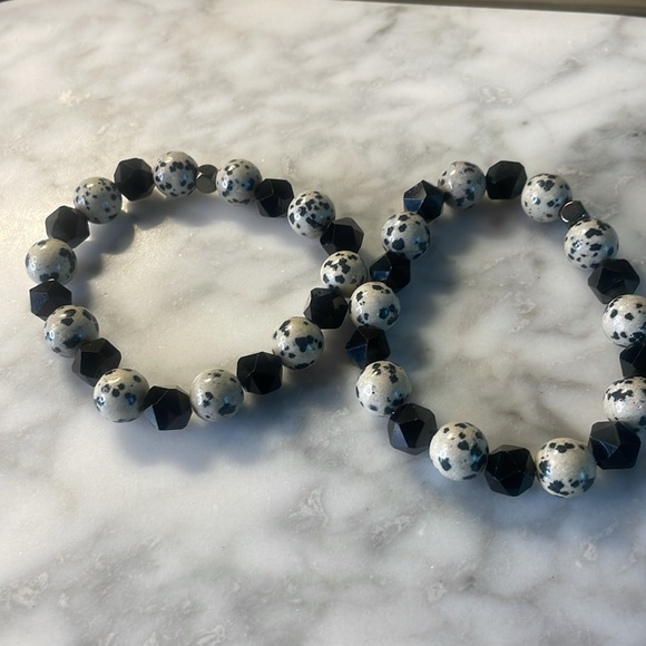 Dalmatian Jasper & black onyx bracelet in 7” - Picture 4 of 4